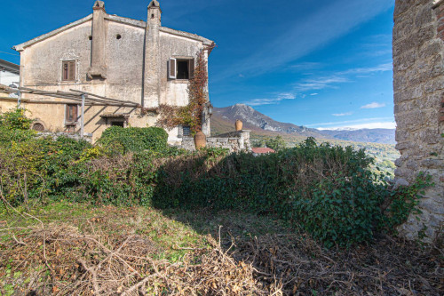 Palazzo storico in vendita a Vico nel Lazio