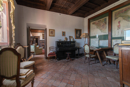 Palazzo storico in vendita a Vico nel Lazio