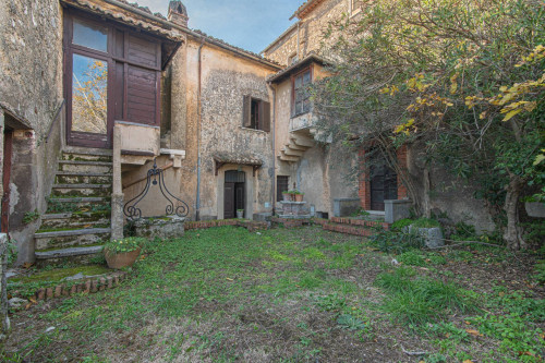 Palazzo storico in vendita a Vico nel Lazio
