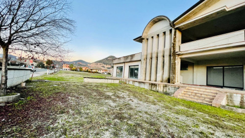 Palazzo intero stabile in vendita a Arce