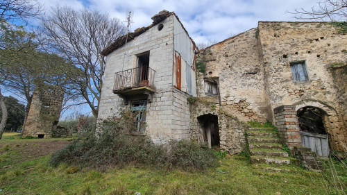 farmhouse for sale in Aquino