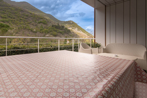 Villa for sale in Atina