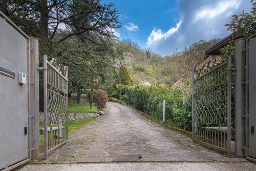 Villa for sale in Atina