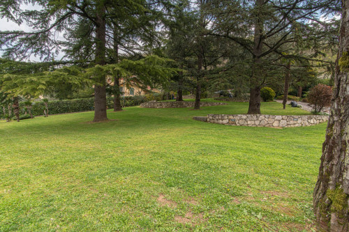 Villa for sale in Atina