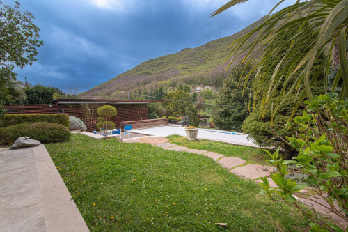 Villa for sale in Atina
