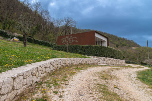Villa for sale in Atina