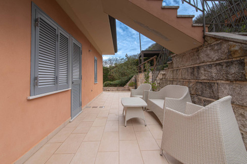 Villa for sale in Atina