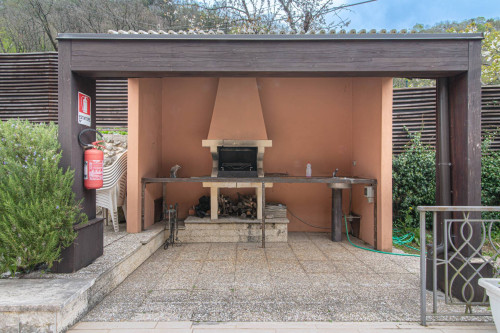 Villa for sale in Atina