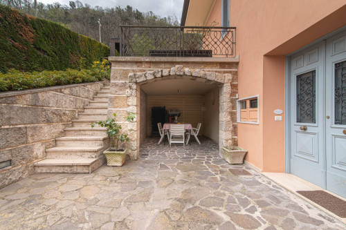 Villa for sale in Atina