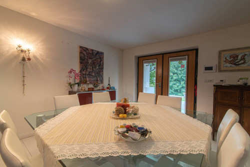 Villa for sale in Atina