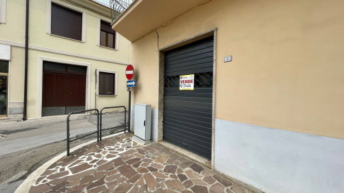 Locale commerciale in affitto/vendita a Aquino