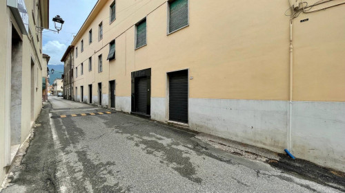 Locale commerciale in affitto/vendita a Aquino