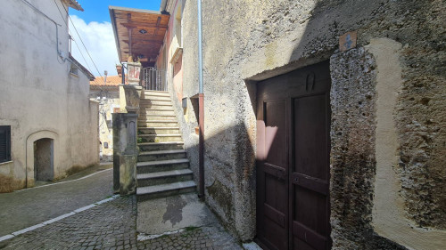 typical historical house for sale in Santopadre