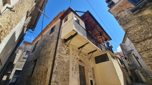 typical historical house for sale in Santopadre