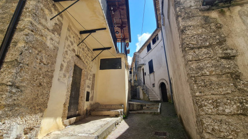 typical historical house for sale in Santopadre