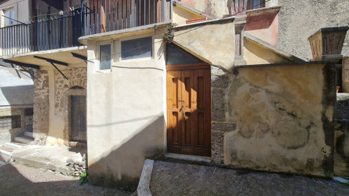 typical historical house for sale in Santopadre