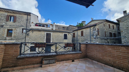 typical historical house for sale in Santopadre