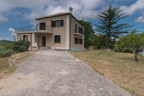 Villa for sale in Arpino