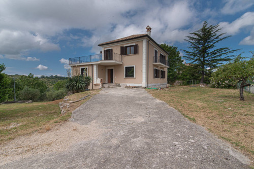 Villa for sale in Arpino