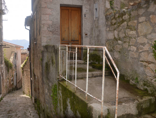typical historical house for sale in Settefrati