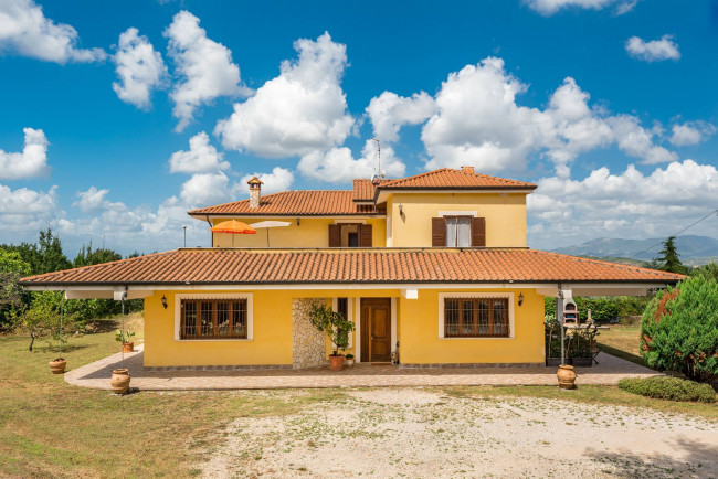 Villa for sale in Fontana Liri