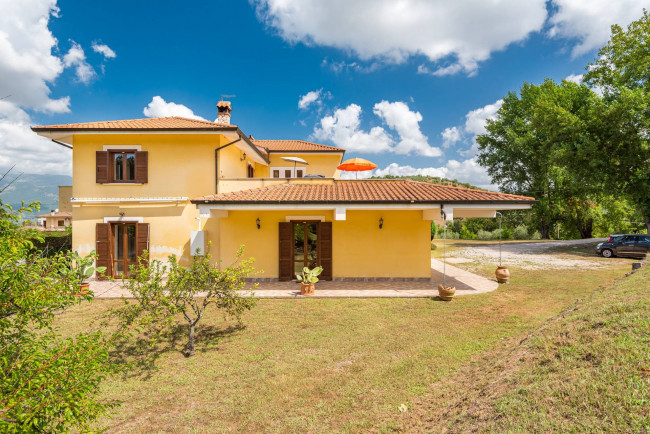 Villa for sale in Fontana Liri