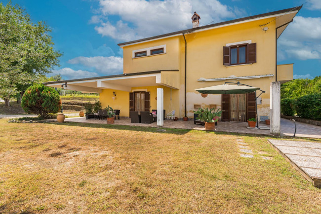 Villa for sale in Fontana Liri