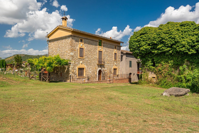 typical historical house for sale in Arce
