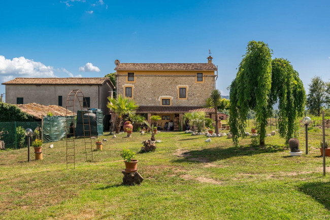 typical historical house for sale in Arce