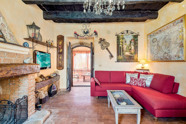 typical historical house for sale in Arce