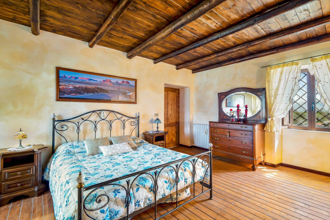 typical historical house for sale in Arce