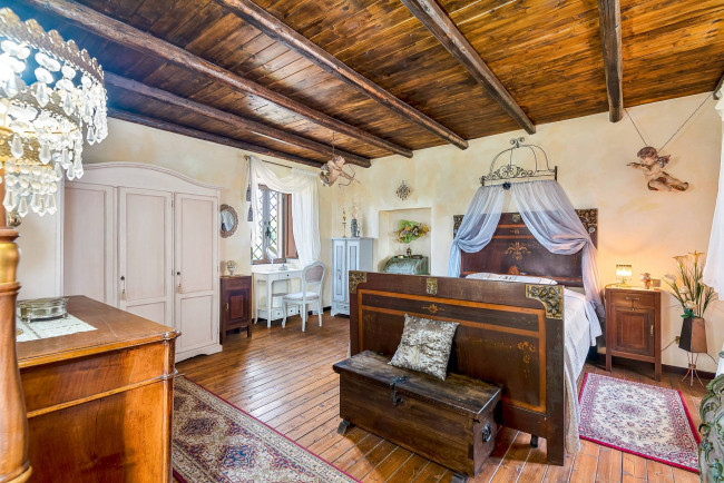typical historical house for sale in Arce