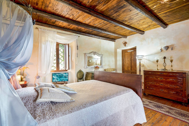 typical historical house for sale in Arce