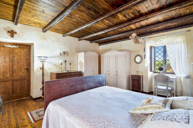 typical historical house for sale in Arce