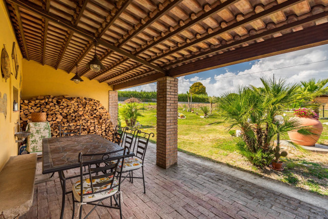 typical historical house for sale in Arce
