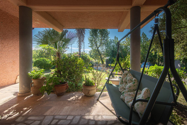 Villa for sale in Arce