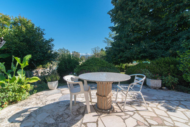 Villa for sale in Arce