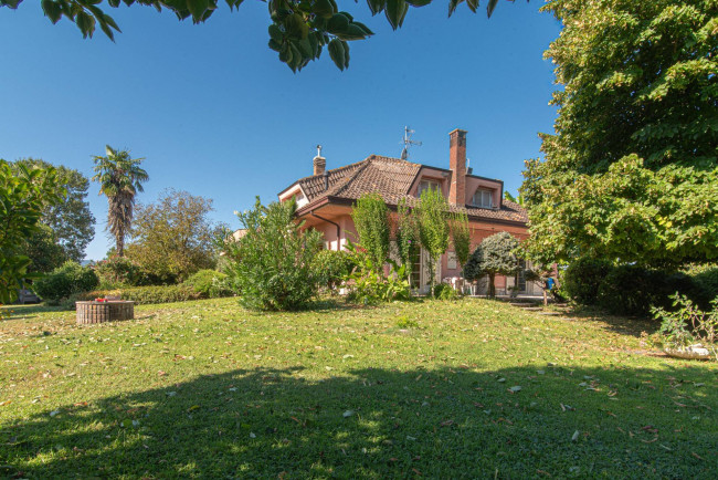 Villa for sale in Arce