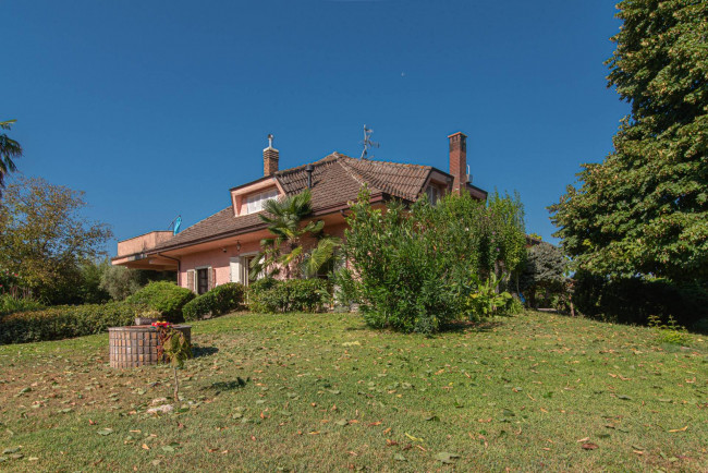 Villa for sale in Arce