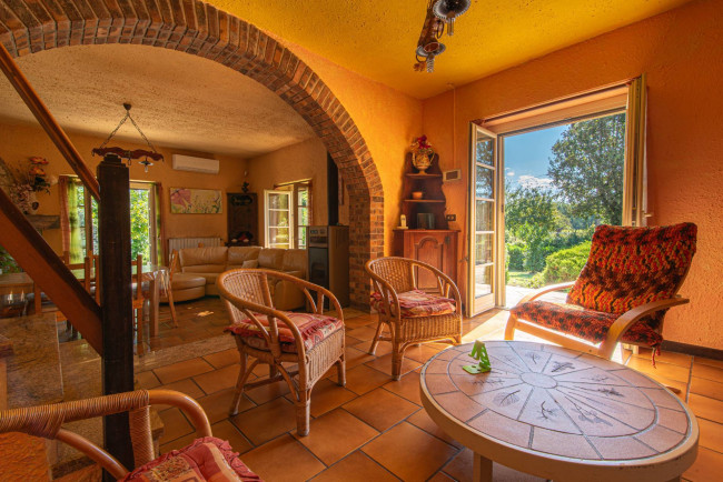 Villa for sale in Arce