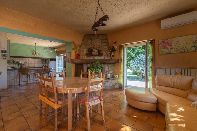 Villa for sale in Arce