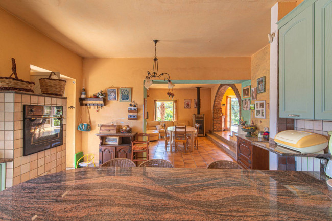 Villa for sale in Arce