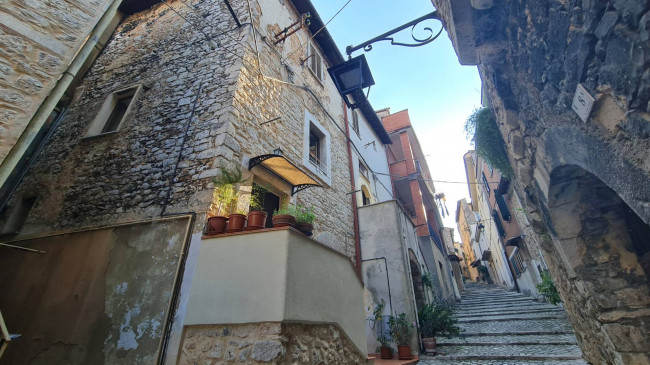 Abitazioni tipiche storiche in vendita a Priverno