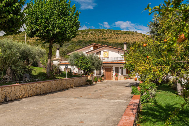 Villa for sale in Pontecorvo