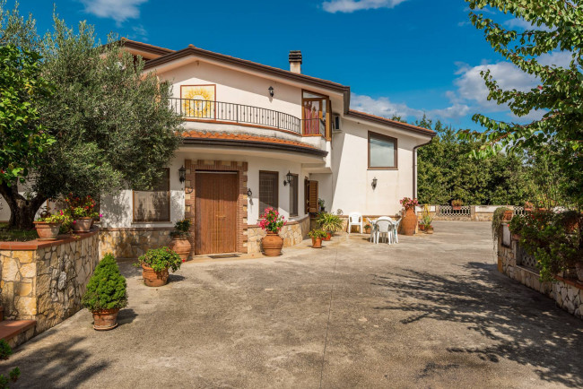 Villa for sale in Pontecorvo