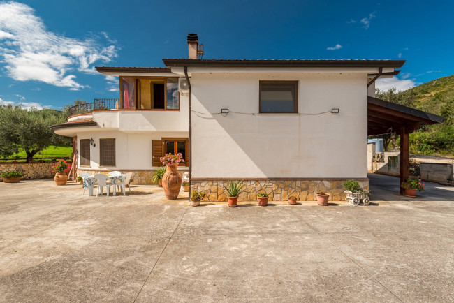 Villa for sale in Pontecorvo