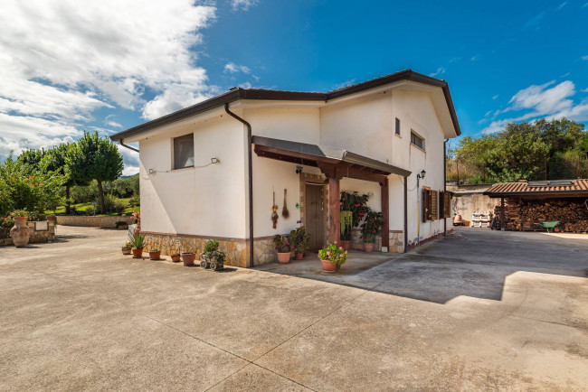 Villa for sale in Pontecorvo