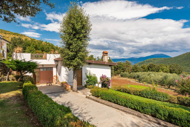 Villa for sale in Pontecorvo
