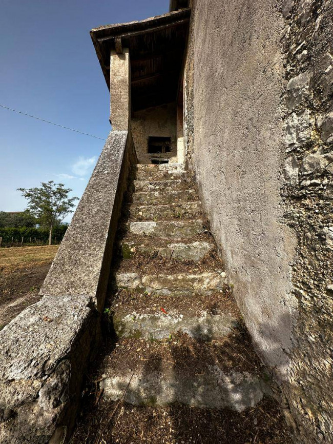 farmhouse for sale in Rocca d'Arce