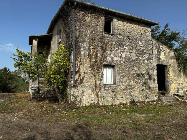farmhouse for sale in Rocca d'Arce